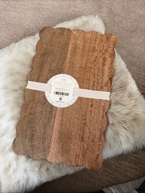 NWT - Decorative Scalloped Wood Serving Board - Brown